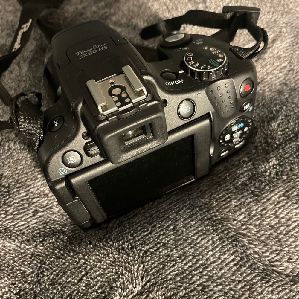 Canon camera - Picture 2 of 5